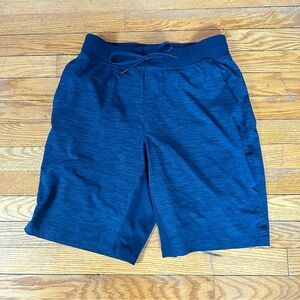 Lululemon T.H.E. Short 9” men’s navy blue variegated striped short